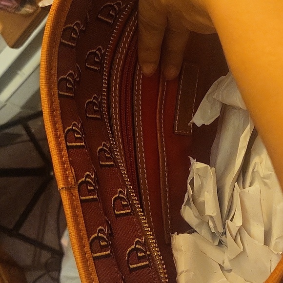 Dooney & bourke rose black gold same size to mustard - Picture 10 of 11